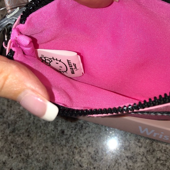 ✨NWT✨ Hello Kitty Wristlet Wallet - Picture 7 of 7